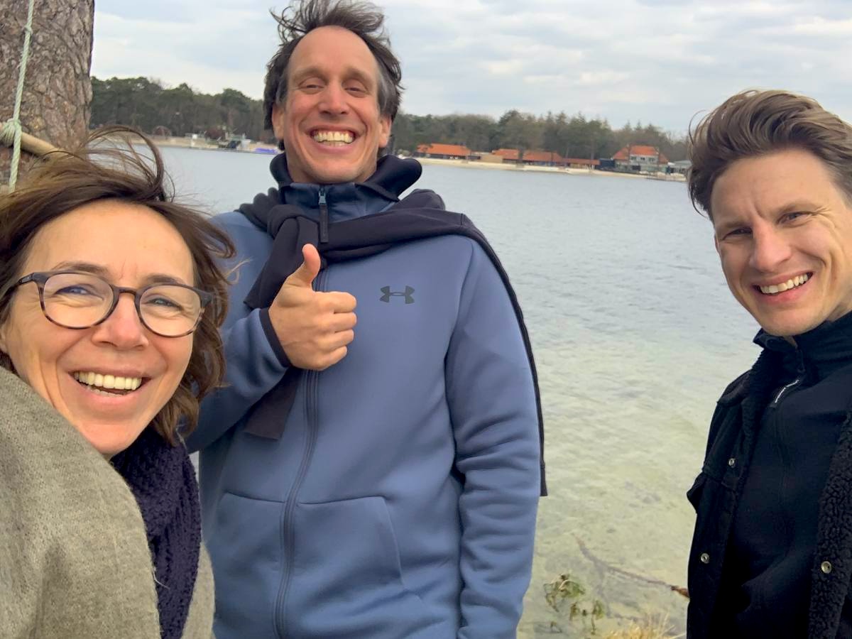 Team bij het meer